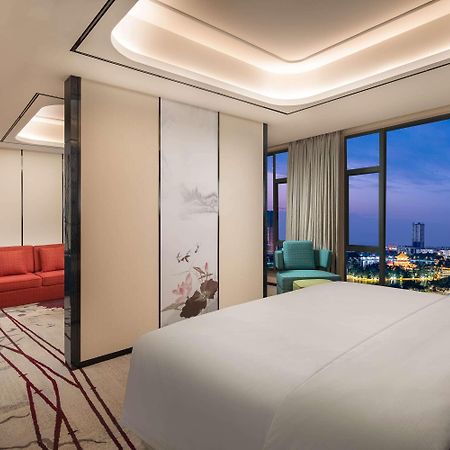 Ramada By Wyndham Mengzi Suites Exteriör bild