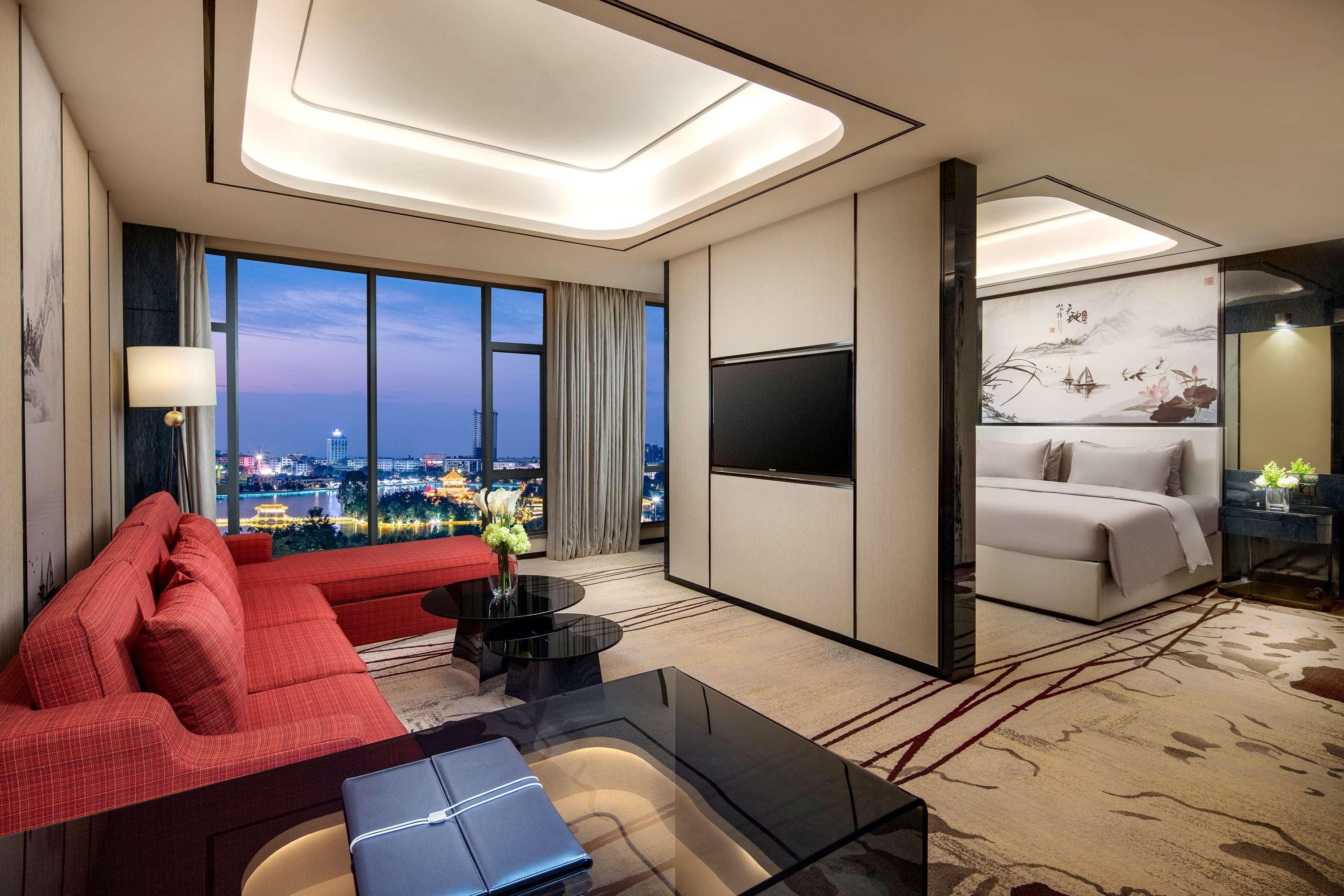 Ramada By Wyndham Mengzi Suites Exteriör bild