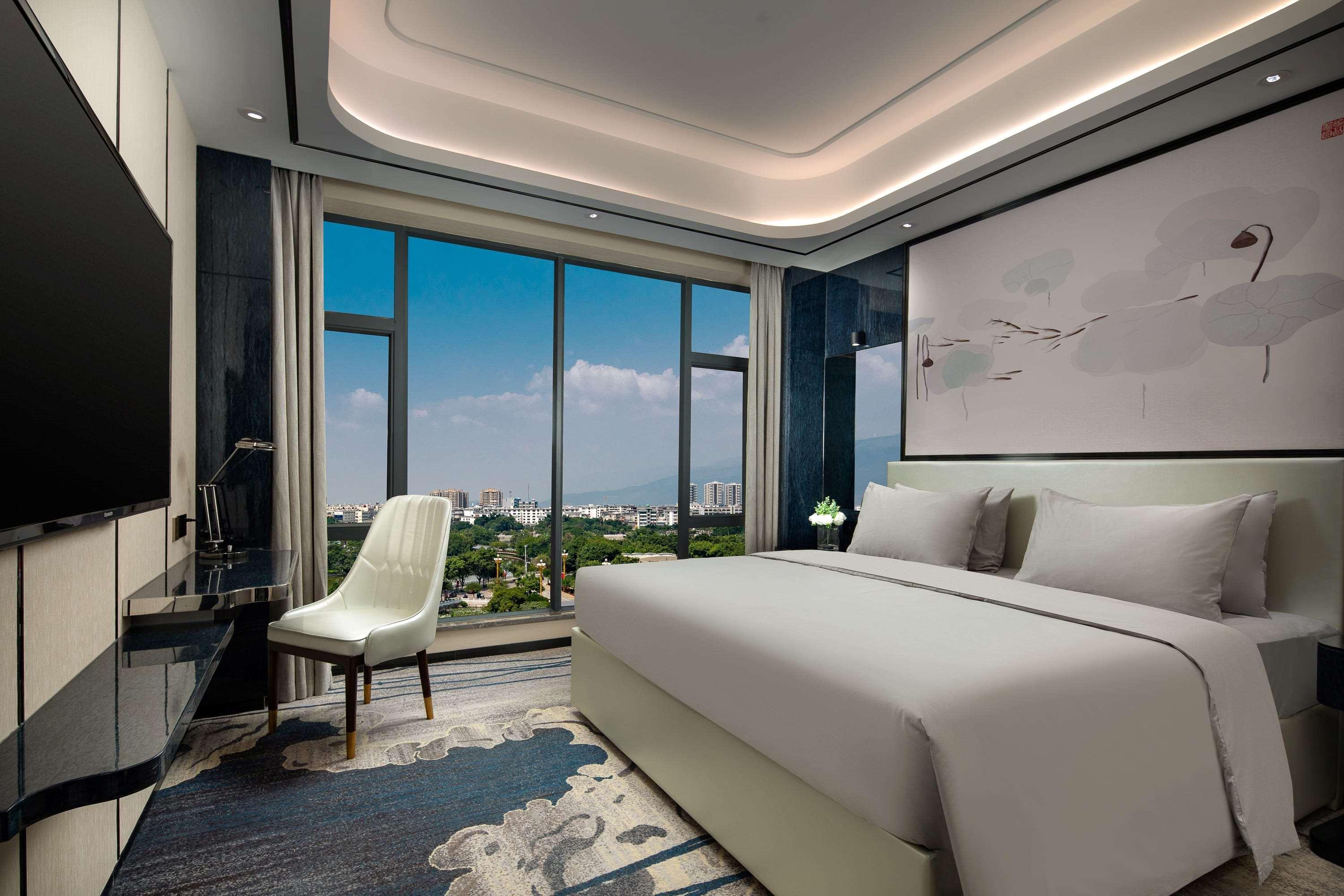 Ramada By Wyndham Mengzi Suites Exteriör bild
