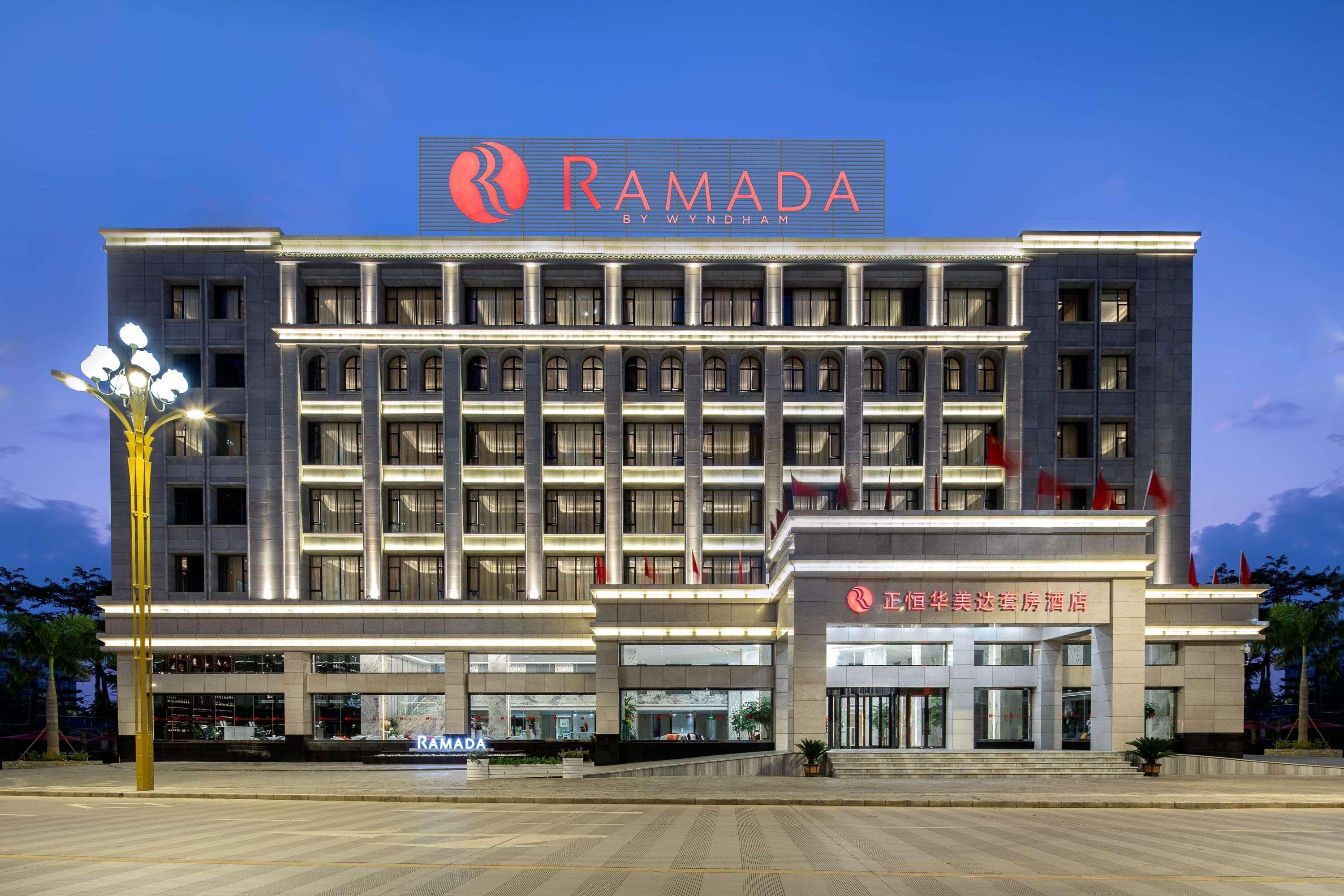 Ramada By Wyndham Mengzi Suites Exteriör bild