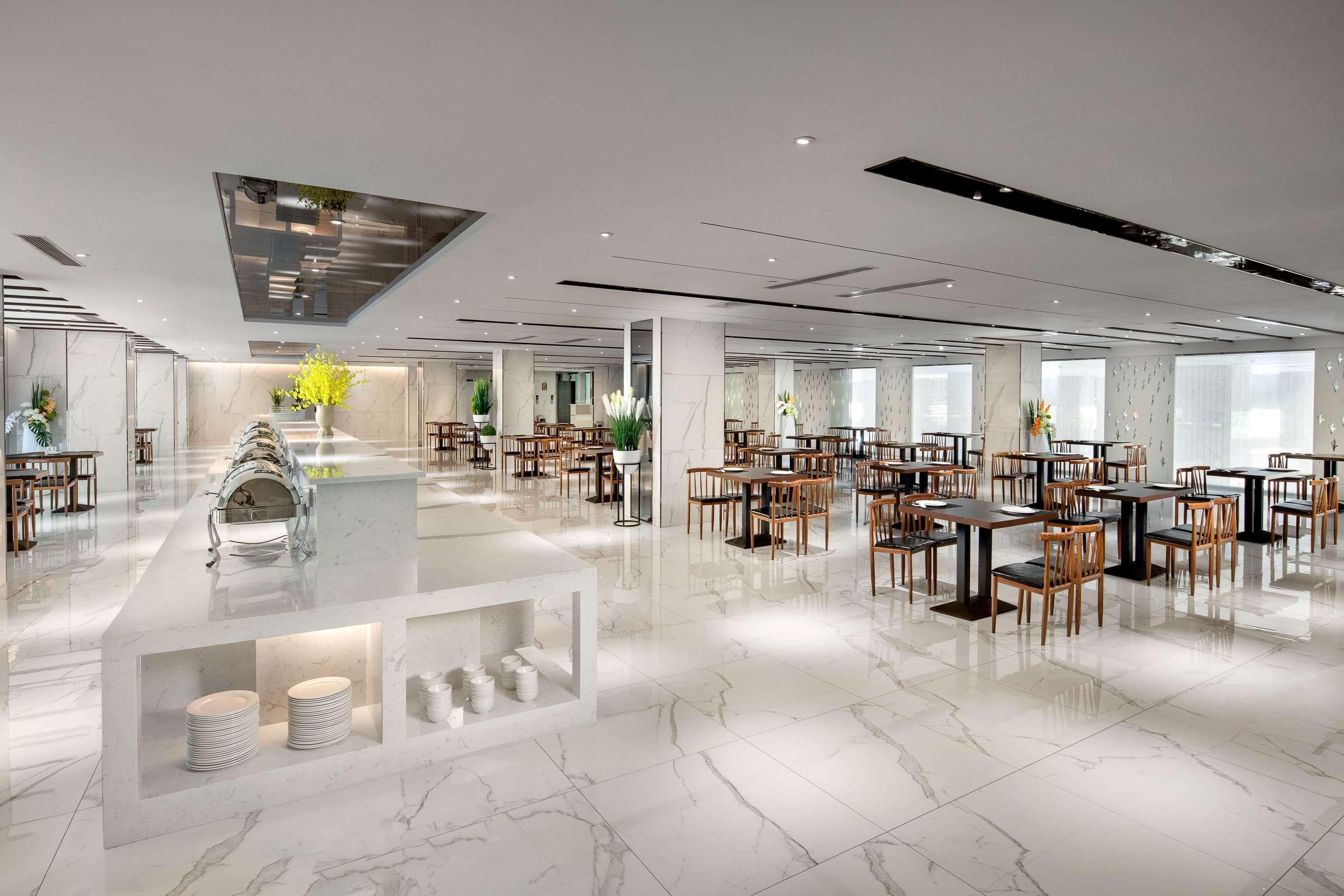 Ramada By Wyndham Mengzi Suites Exteriör bild